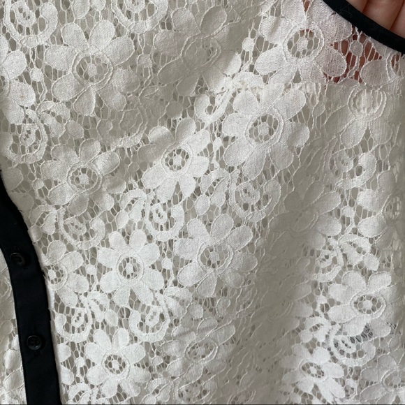 FOREVER 21 OFF WHITE LACE TOP WITH BLACK COLLAR - Picture 5 of 6